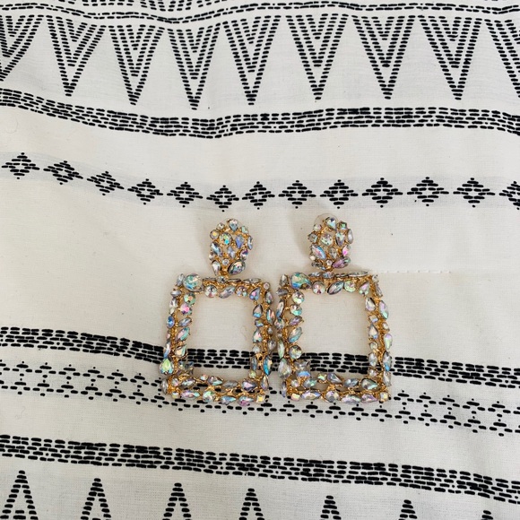 Jewelry - Beautiful Crystal Drop Earrings